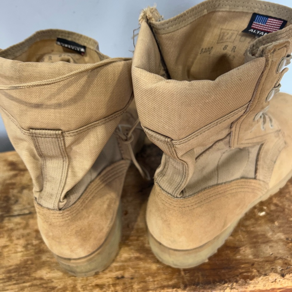 Men’s military combat boots